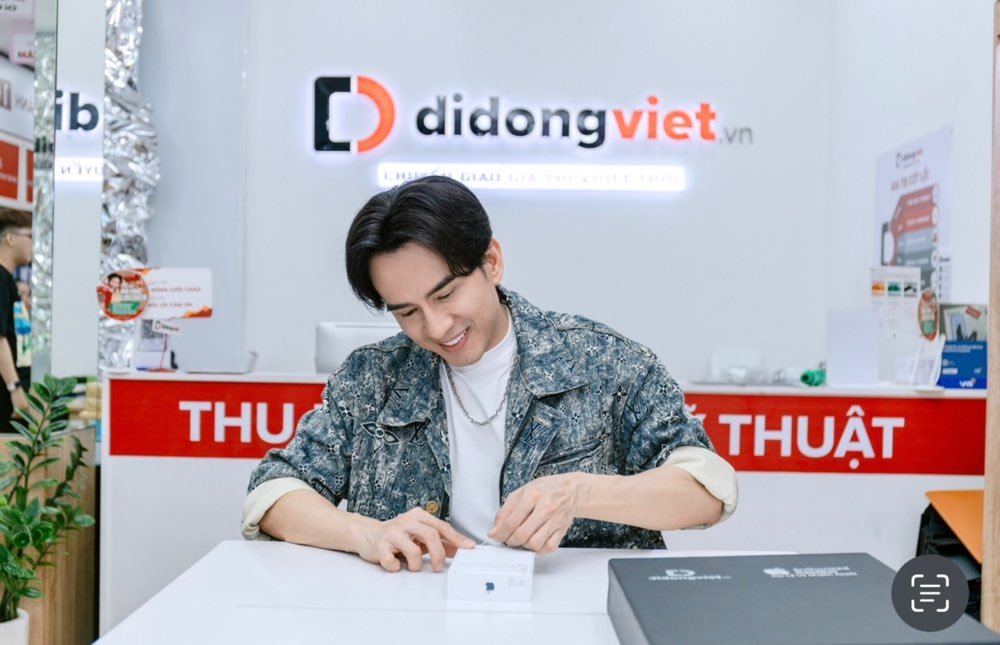 DI ĐỘNG VIỆT – “THẢM ĐỎ SHOWBIZ VIỆT” MỖI LẦN RA MẮT DÒNG IPHONE MỚIDI ĐỘNG VIỆT – “THẢM ĐỎ SHOWBIZ VIỆT” MỖI LẦN RA MẮT DÒNG IPHONE MỚI